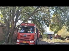 Notre distributeur décharge les produits dans l' entrepôt.