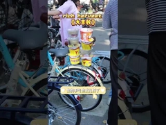 Des nouilles instantanées au baril et des nouilles instantanées