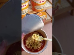 Appétissante soupe de pommes de terre chinoise Vermicelli Hénan avec goût de poivre Méthode de cuisson eau bouillante