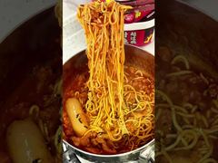 12 mois Durée de conservation Sausage coréen Noodles au poulet chaud Authentique saveur coréenne Noodles instantanées