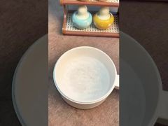 Les nouilles chaudes au poulet et aux croustilles aromatisées au fromage sont absolument délicieuses.