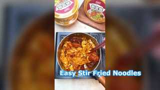 Cuisiner des nouilles sautées de cette façon est vraiment délicieux