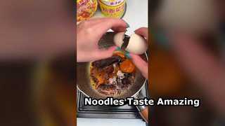 Vermicelles, nouilles, œuf de bœuf et légumes