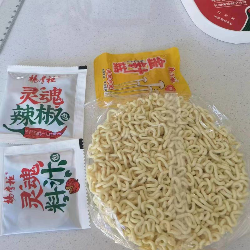 Arôme épicé instant Noodle Bowl Cup Noodles Rapides et faciles repas sans saveurs ou couleurs artificielles