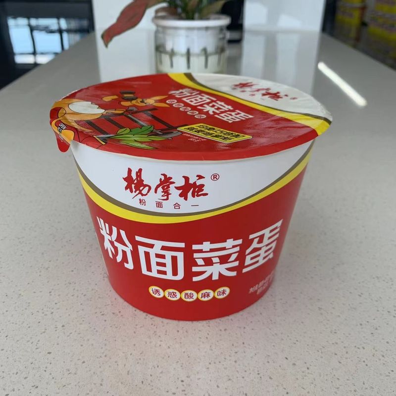 185g*12 Barrel Cup Noodles instantanées avec du vermicelli légèrement épicés saveurs asiatiques authentiques