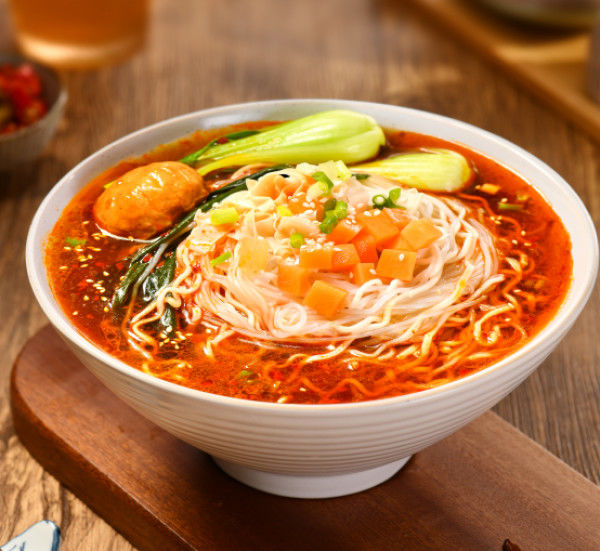 Soupe au rotin instantané poivre poisson bouilli saveur nouilles instantanées et vermicelli délicieux 196g