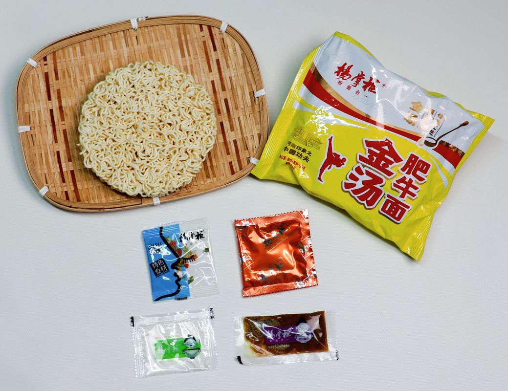 12 mois Durée de conservation Noodles instantanées Soupe dorée Arôme de bœuf pour une meilleure expérience de saveur