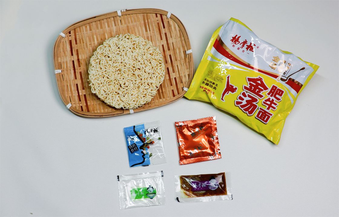 125g*24 Noodles instantanées au goût de la soupe dorée et méthode de cuisson à l'eau bouillante