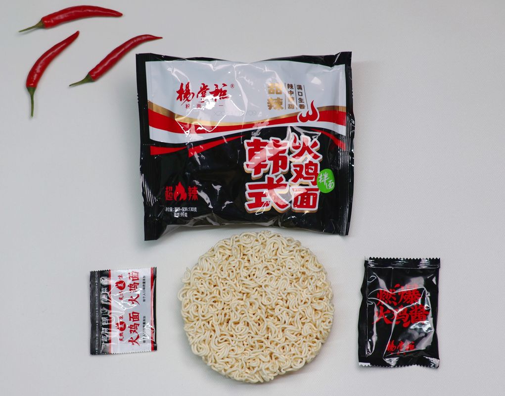 130g*24 Noodles instantanées Arôme de poulet chaud Pour le marché des ventes élevées