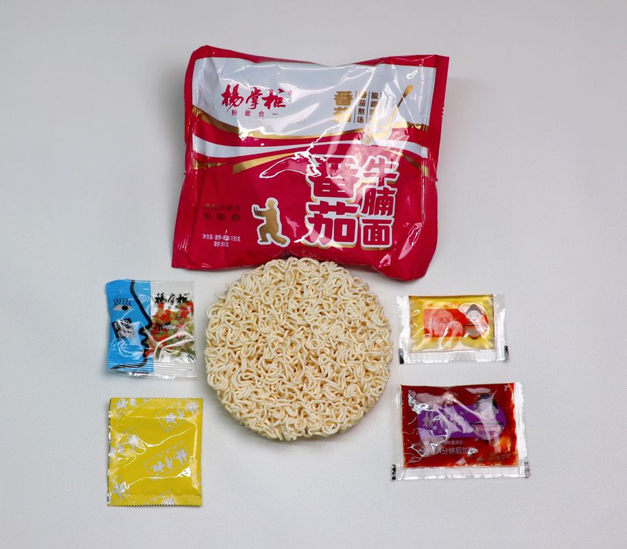 Noodles instantanées 129g*24 Ingrédients de sauce Méthode de cuisson à l'eau bouillante pour les transactions B2B rapides