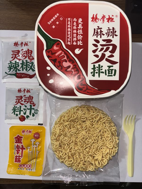 158g*12 Noodles instantanées Méthode de cuisson à l'eau bouillante pour les professionnels occupés