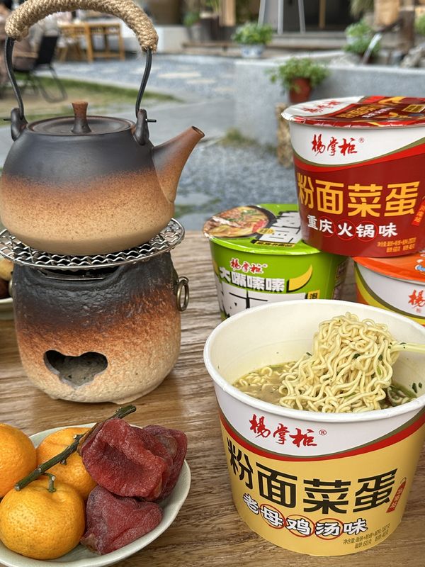 Goût de poulet Noodle instantanée sèche et mélangée Pas épicée Parfaite pour les cuisines occupées
