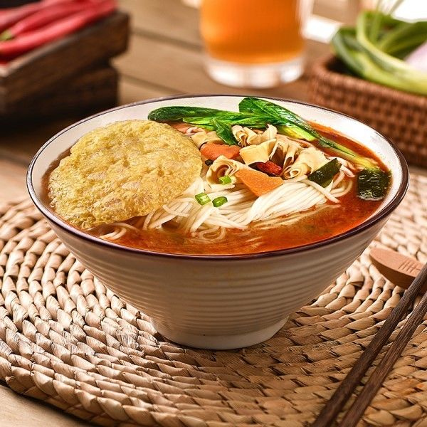Ramen non frit Nouilles instantanées HK Rich Juice saveur Douce et épicée Noodles chinoises épicées