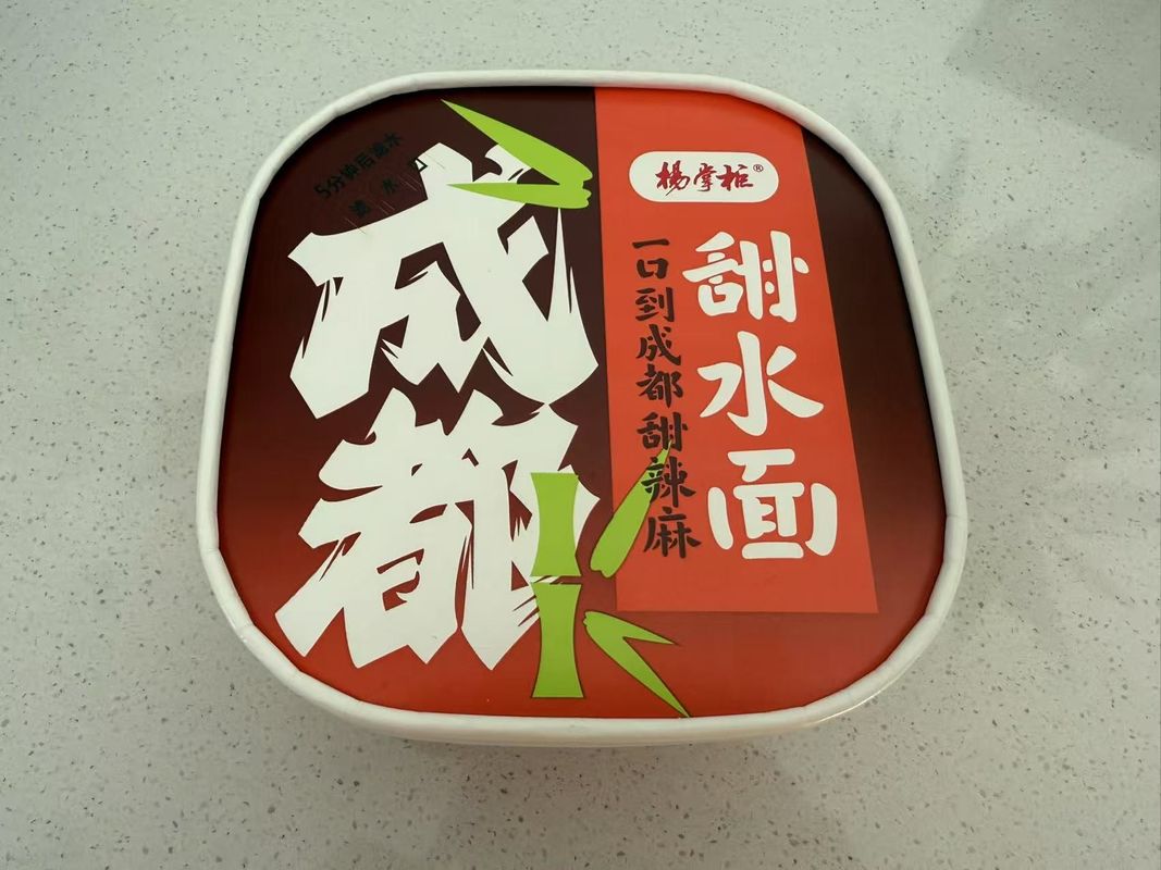 175g de nouilles de ramen instantanées frites avec saveur de nouilles douces de Chengdu et méthode de cuisson à l'eau bouillante.