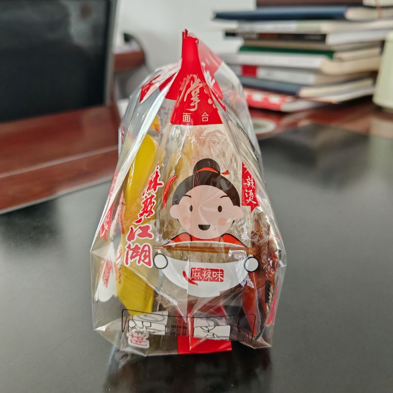Soupe Vermicelli instantanée chinoise Vermicelli instantanée avec goût délicieux mala Chine nouilles en verre