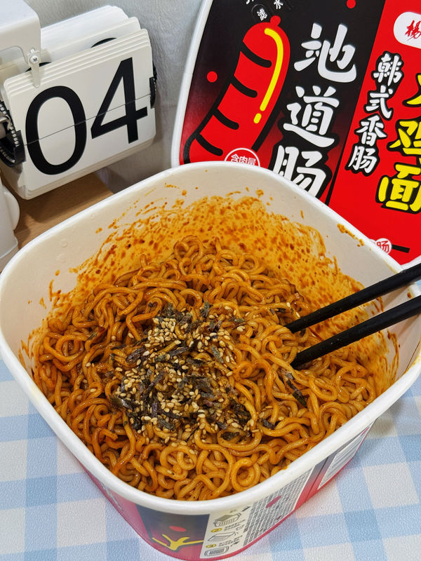 Méthode de cuisson Ramen à l'eau bouillante Spicy Level Spicy pour le plaisir de l'acheteur B2B