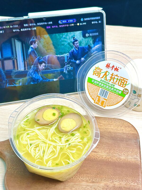 Pas épicé Noodles de ramen Noodles instantanées Goût de poulet Excellente option pour les détaillants alimentaires Restaurants et entreprises de restauration