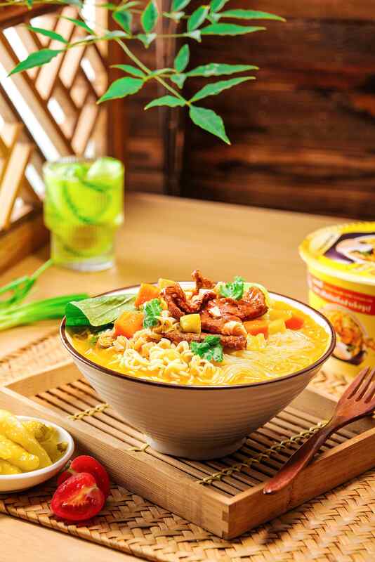 Nouilles instantanées épicées en gobelet 89g, paquet de 12, ramen, durée de conservation 12 mois, idéal pour les détaillants, les restaurants et la restauration