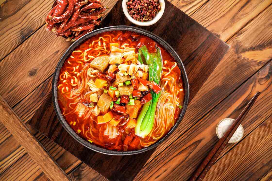 Sauce saveur nouilles instantanées épicées 92g, lot de 12, ramen instantanés parfaits pour les restaurants à service rapide, les food trucks et les cafétérias