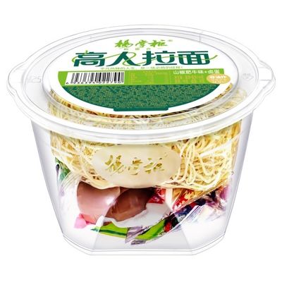 Ramen instant nouilles saveur bœuf épicé non frit / Nouilles en tasse bœuf épicé aigre et épicé avec œuf